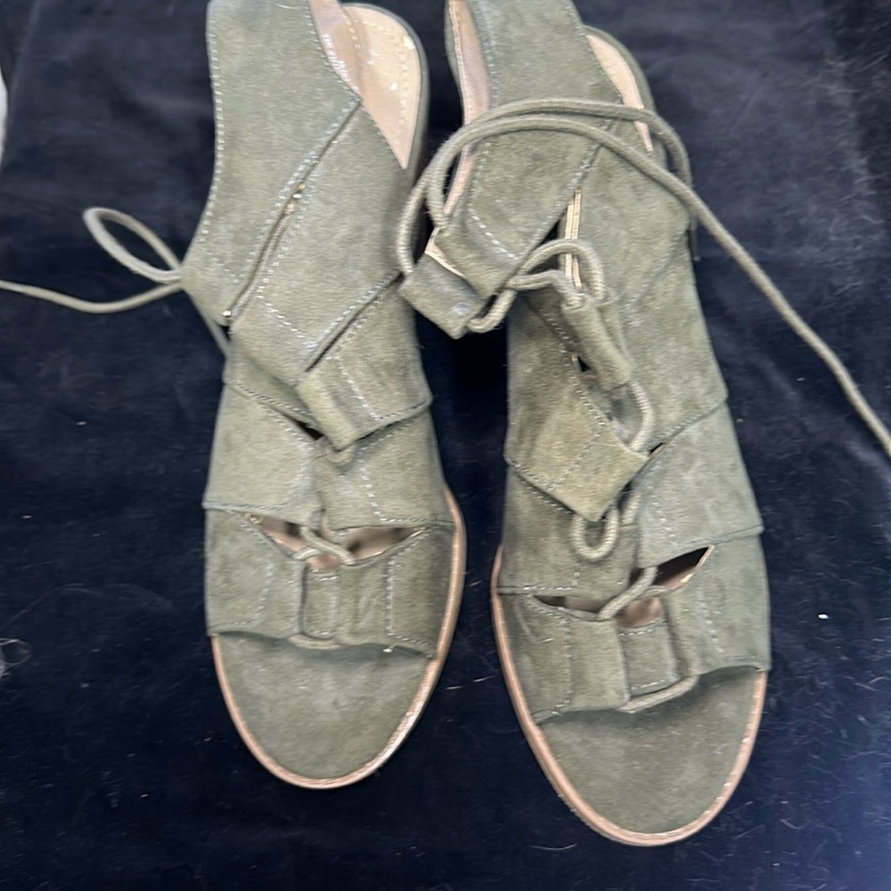 Olive green vintage suede size 10 shoes